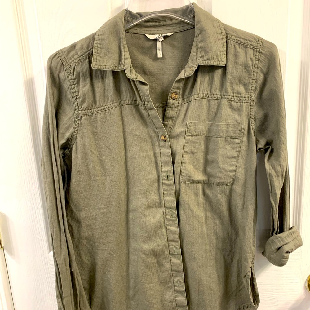 XS BKE hunter green button down top